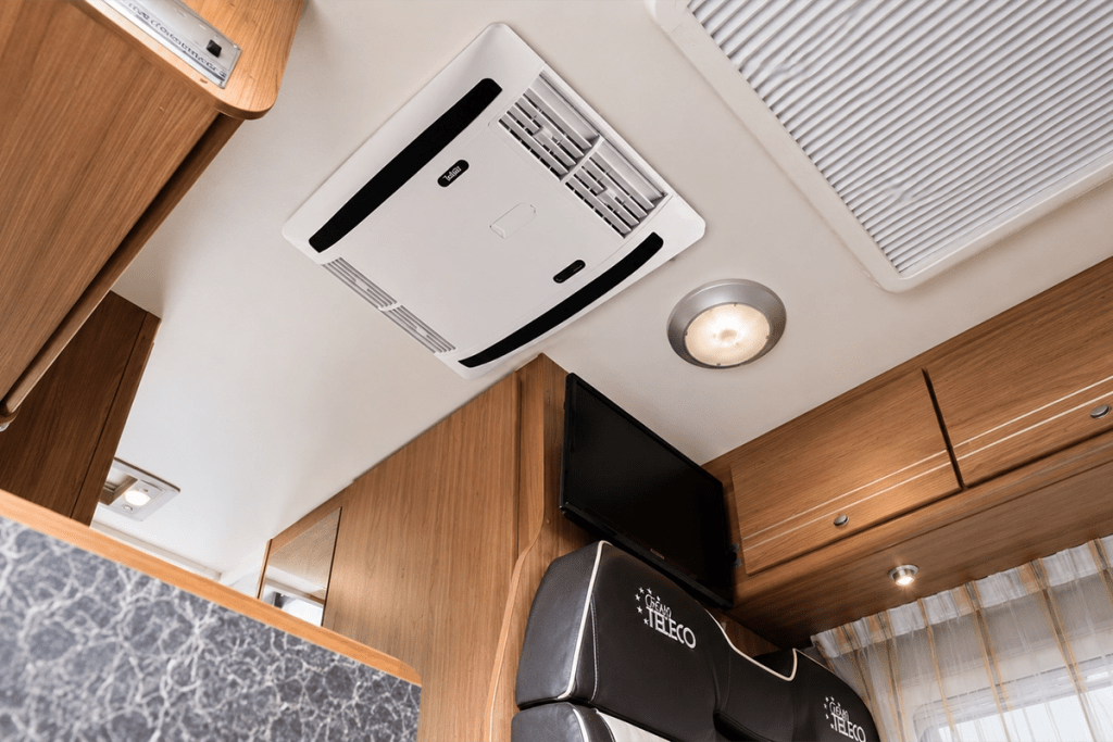 Adaptación de aire acondicionado en habitáculo de autocaravana en NacCaravan Madrid